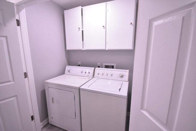 Building Photo - 3619 Penwood Way