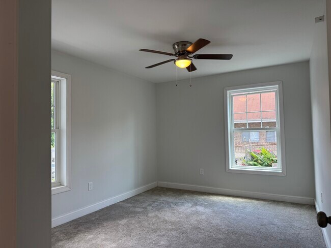 Building Photo - 1085 Whalley Ave