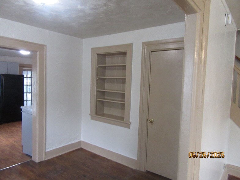 Building Photo - 103 8th St