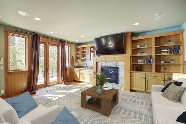 Building Photo - 3bd/3.75ba Sammamish Home