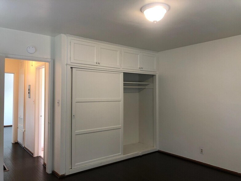 Building Photo - 1712 Huntington Dr