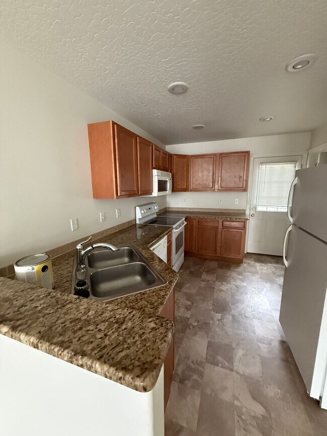 Building Photo - 225 Hudson Ave