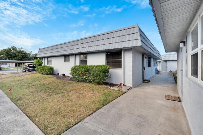 Building Photo - 202 Bedford Trail