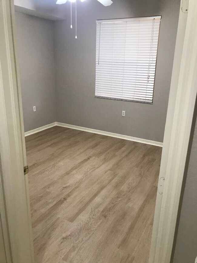 Building Photo - 8570 Kingbird Loop