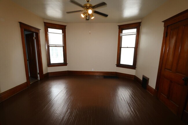 Building Photo - 1321 N 7th St