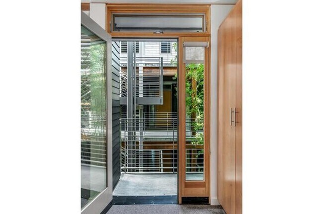 Building Photo - Urban Retreat in the Heart of Mississippi w/ Reserved Parking – 2bd/1.bath Upscale Condo