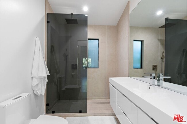 Building Photo - 201 S Bedford Dr