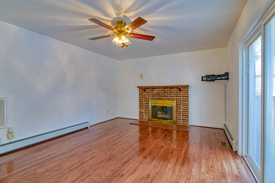 Building Photo - 21 Bayview Dr