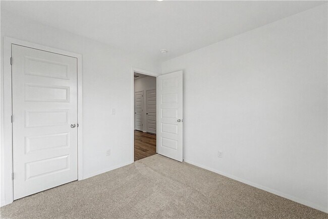 Building Photo - 6605 SW Devotion Ave