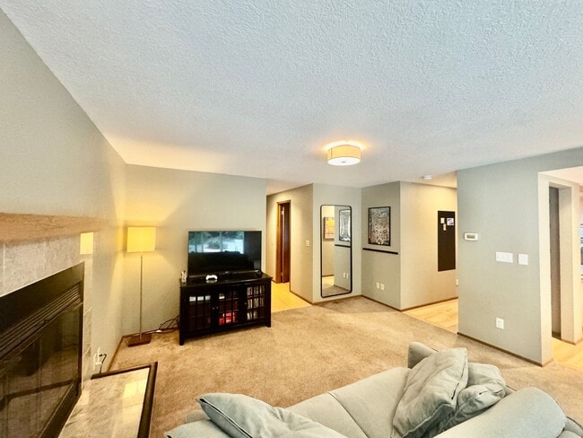 Building Photo - Cul-De-Sac Home