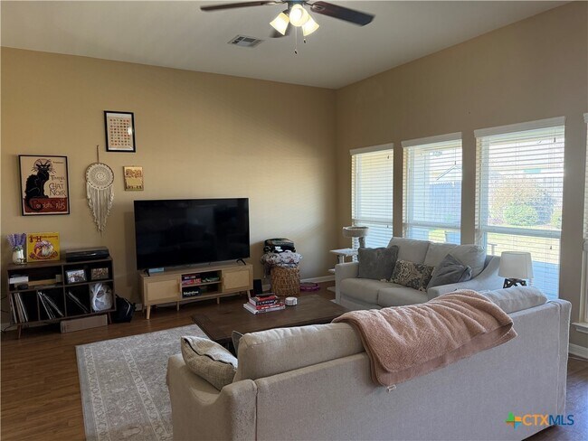 Building Photo - 1126 Neuberry Cliffe