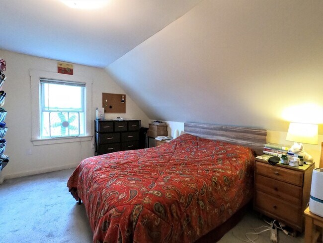 Building Photo - 176 Poplar St