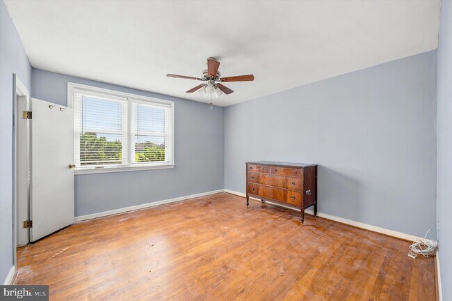 Building Photo - 4814 Devereaux St