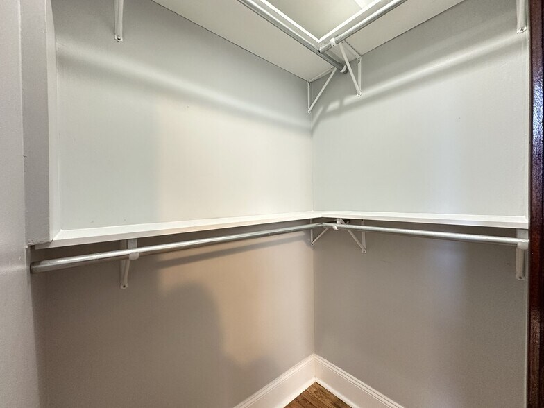 Building Photo - 2821 W Shakespeare Ave