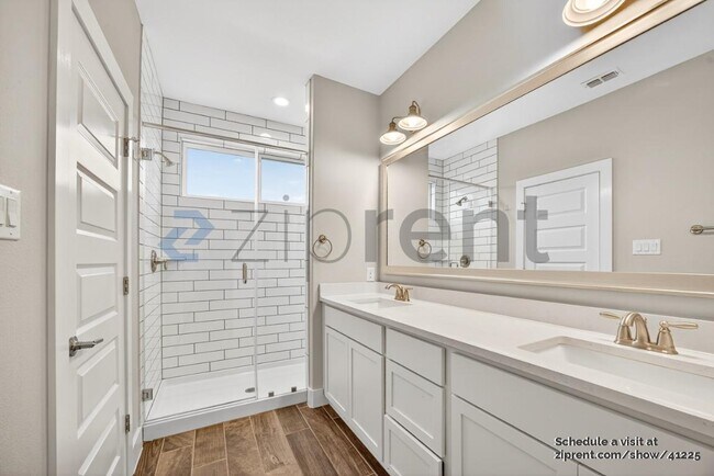 Building Photo - 1511 E Sandalwood Ln