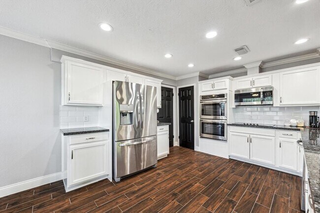 Building Photo - 5918 San Felipe St