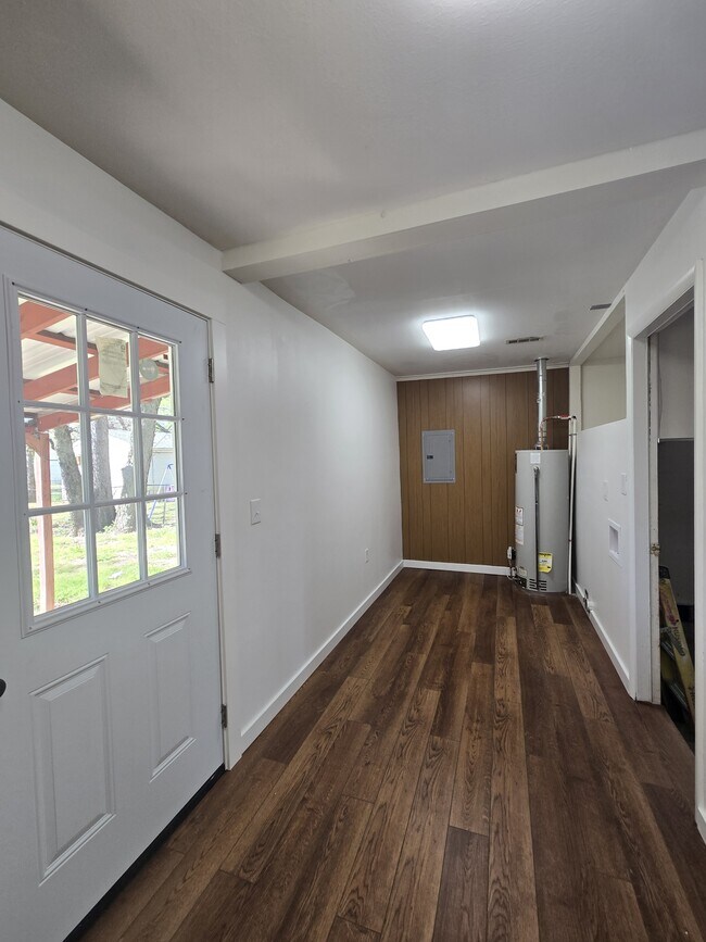 Building Photo - 1121 Luther E