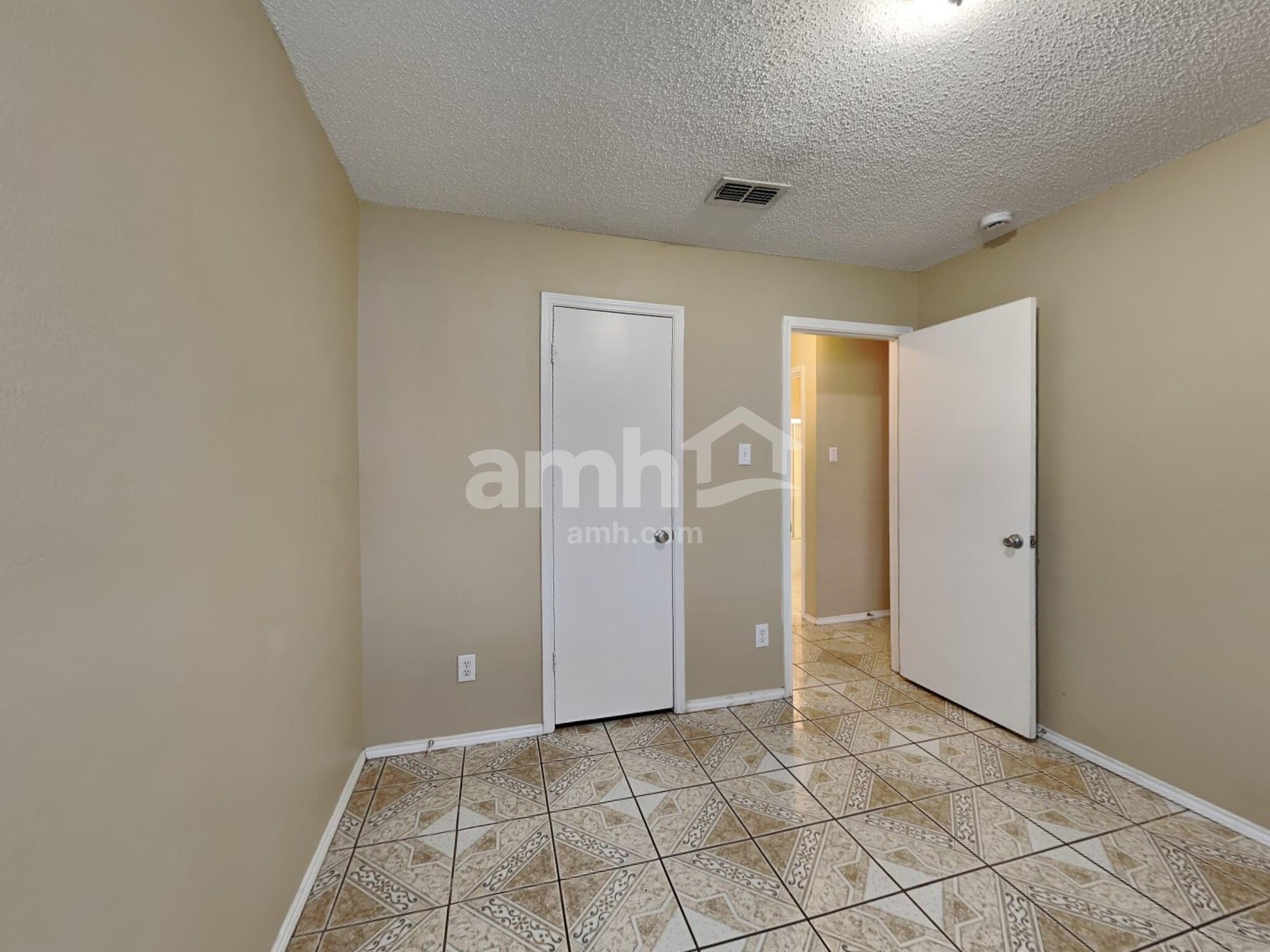 Building Photo - 702 Castlewick Ct