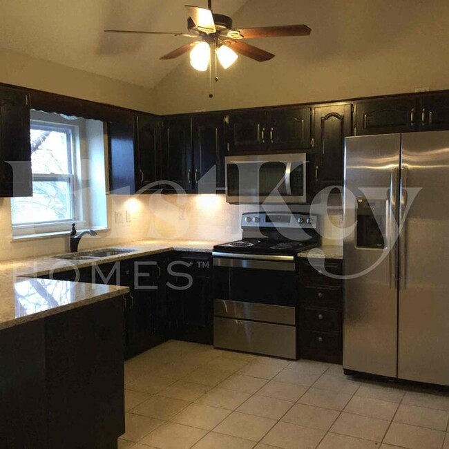 Building Photo - 1707 Brent Ln
