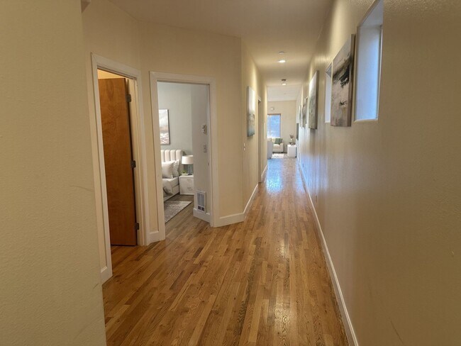 Building Photo - 916
