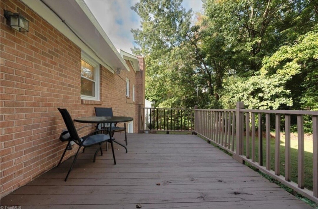 Building Photo - 1010 Damon Dr