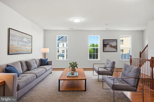 Building Photo - 43849 Kingston Station Terrace