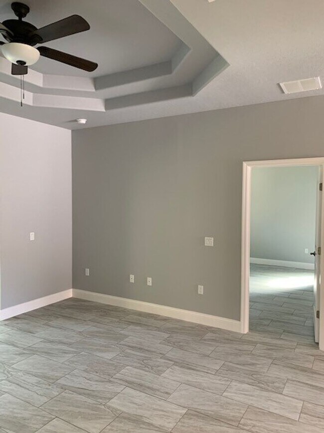 Building Photo - 8 Llosee Ct