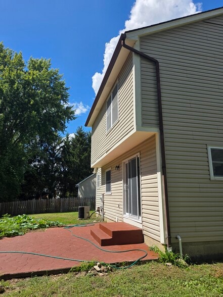 Building Photo - 3115 Larbrook Ct