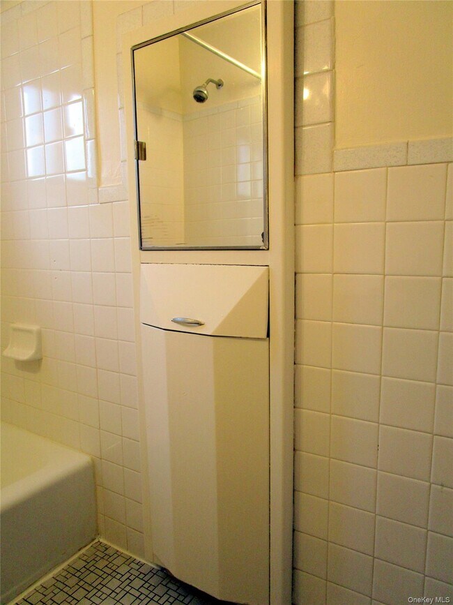 Building Photo - 680 N Terrace Ave