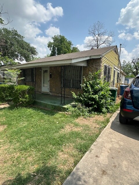 Primary Photo - 2326 Basse Rd