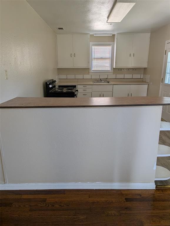 Building Photo - 724 W 8th St