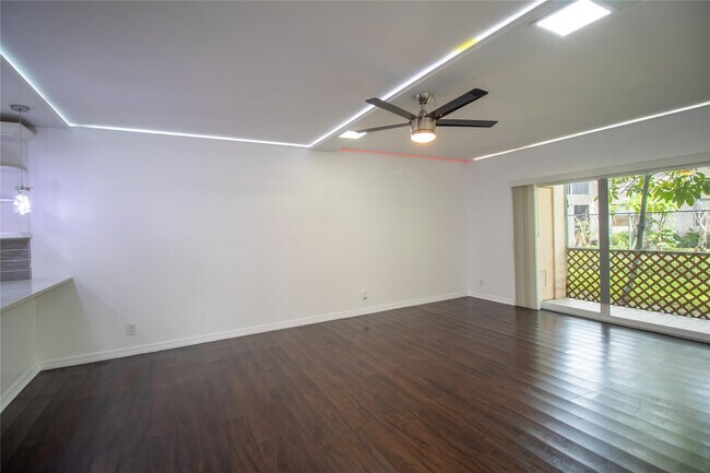 Building Photo - 8401 Royal Palm Blvd