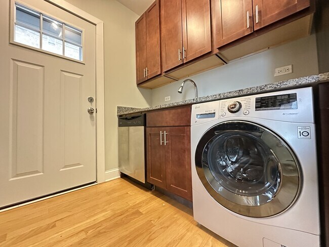 Building Photo - 550 Chestnut St