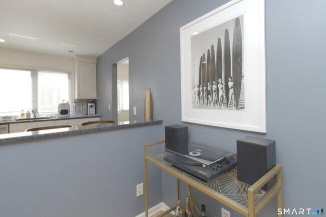 Building Photo - 141 Grove St