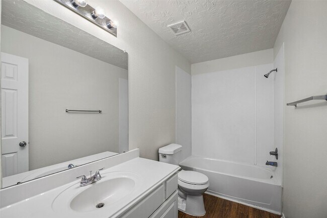 Building Photo - 18401 Sunrise Oaks Ct