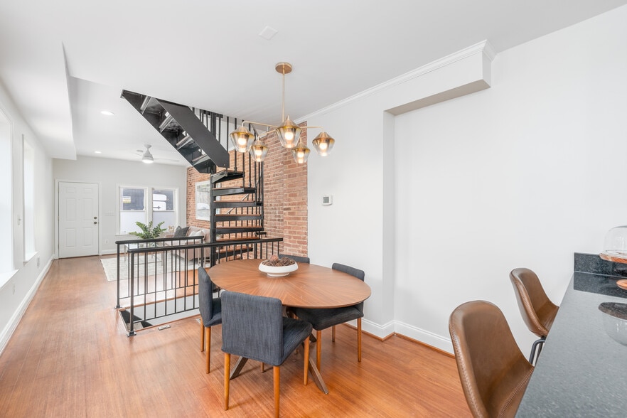 Building Photo - 2808 E Fairmount Ave
