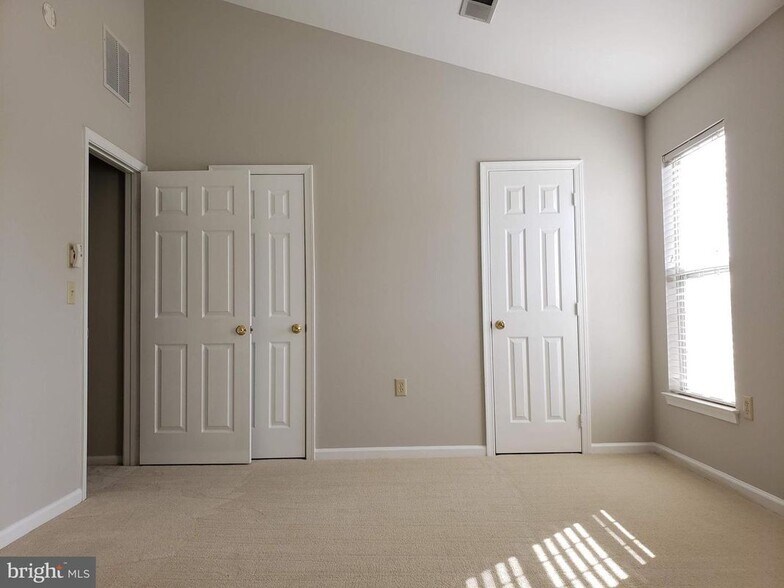 Building Photo - 2203 Montauk Dr