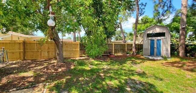 Building Photo - QUIET AND WELL MAINTAINED NEIGHBORHOOD
