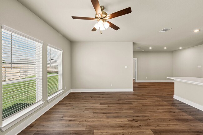 Building Photo - Modern Comfort Meets Style in Hartrick Ranch