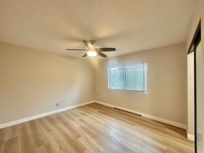 Building Photo - Newly Renovated 1 BD / 1 BA W/ Large Priva...