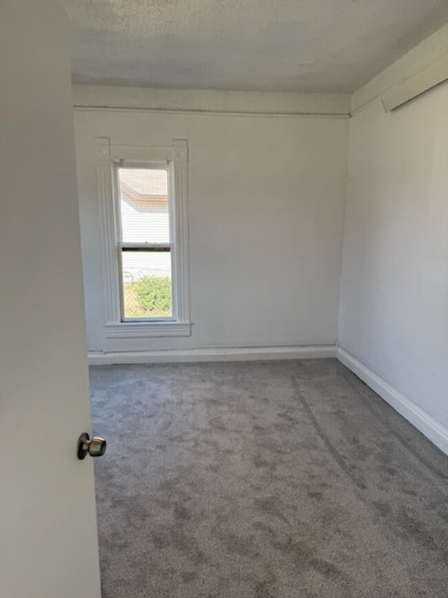 Building Photo - Cozy 2 Bed 1 Bath Home – Move-In Ready