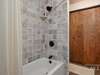 Shared bathroom - 8978 Austin St