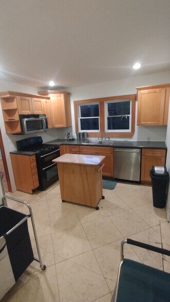 Building Photo - 1445 E 33rd St S