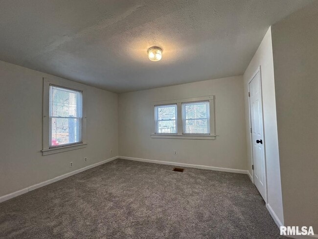 Building Photo - 146 N State St