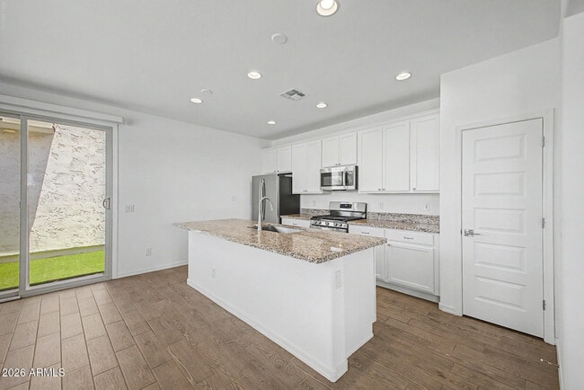 Building Photo - 14690 W Sand Hills Rd