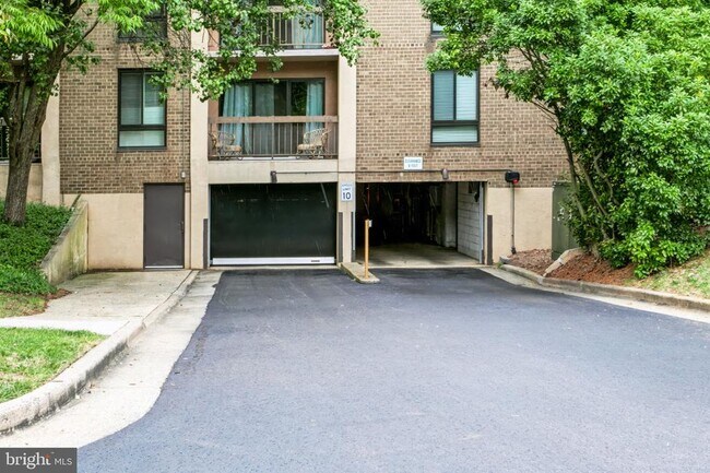 Building Photo - 801 N Howard St