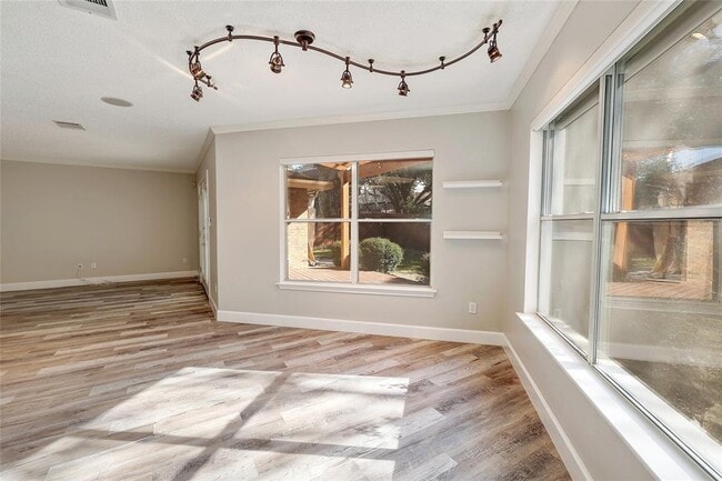 Building Photo - 10905 Claywood Dr