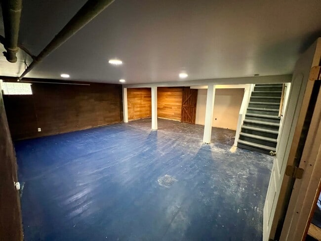 Building Photo - Downtown Home in Fairbanks!!