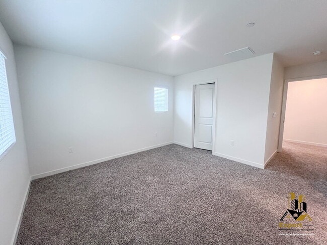 Building Photo - 2081 Blue Star Dr