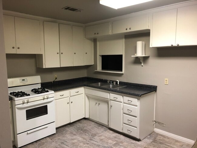 Building Photo - 540 E Fairchild Dr